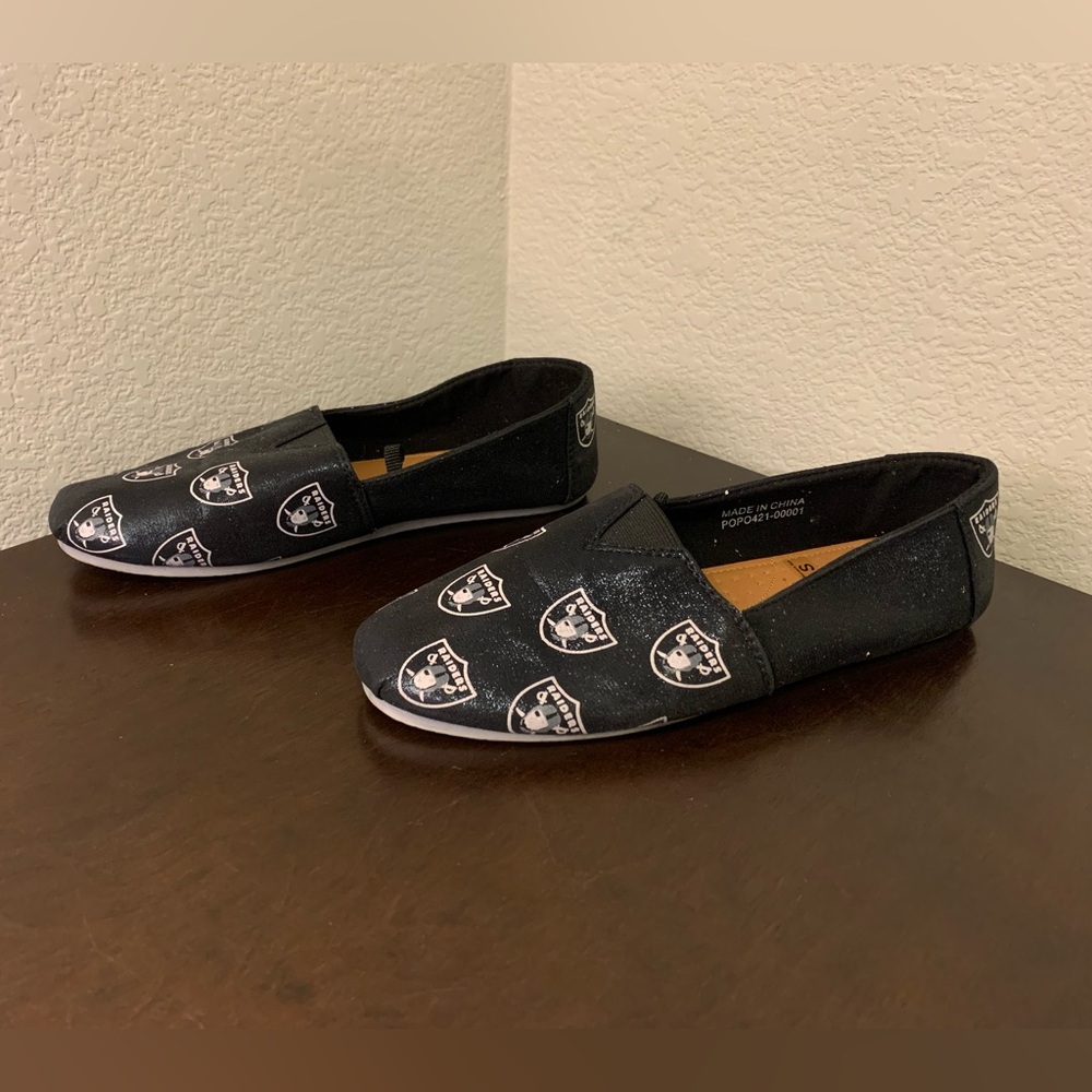 NFL Oakland Raiders Logo Women's Canvas Slip On Flat Shoes Womens Size Small 5-6